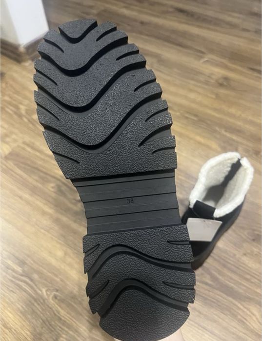 Продам теплі ботинки 38р. H&M