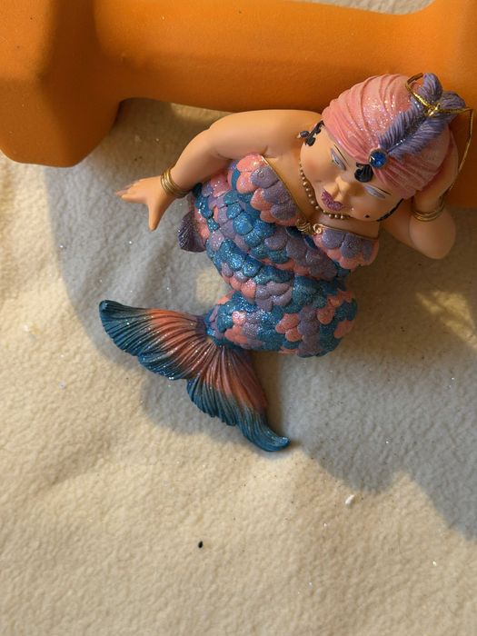 Enfeite sereio merman em porcelana com glitter – vários