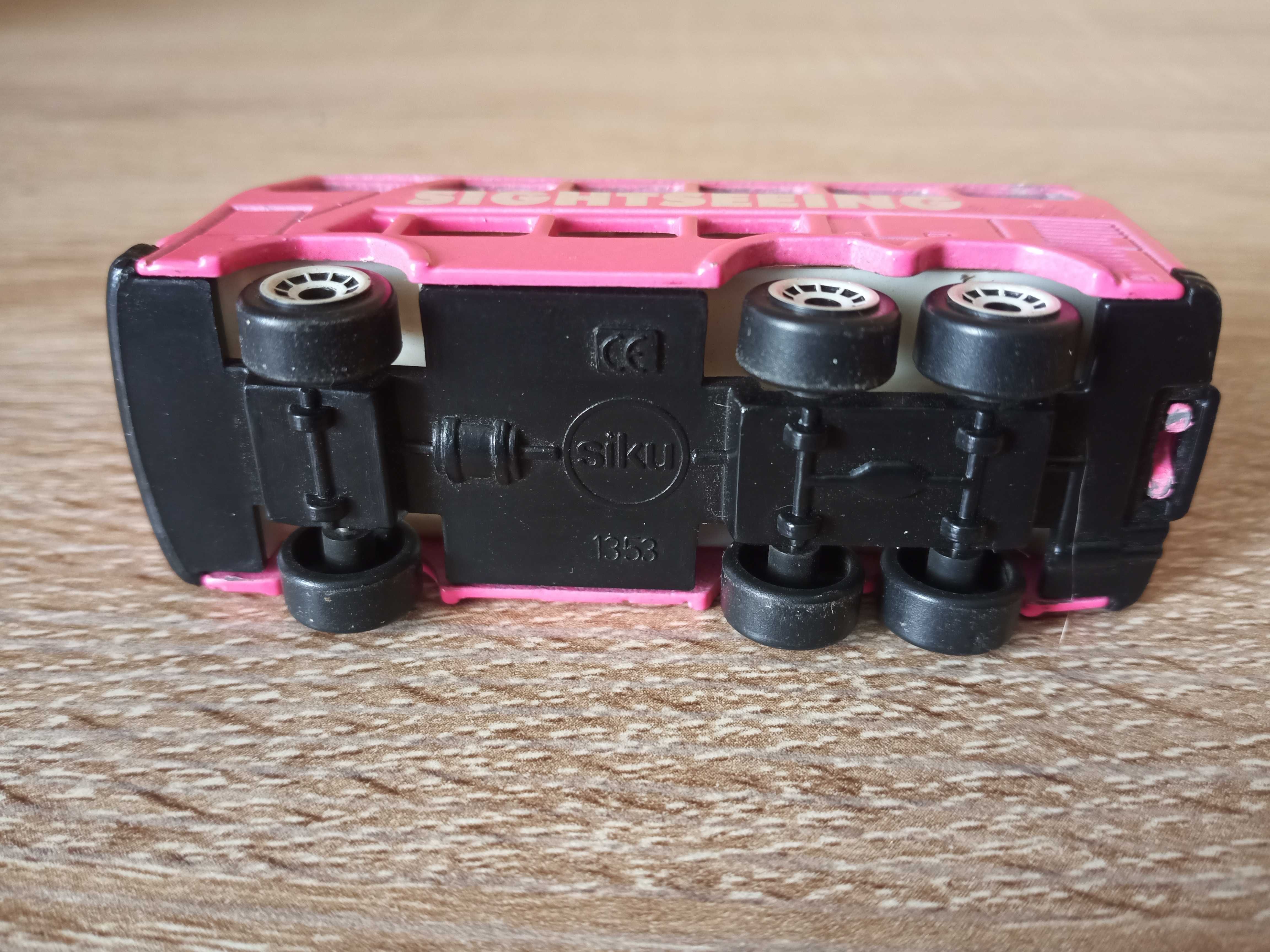 Model Double Decker Bus od SIKU (1353)