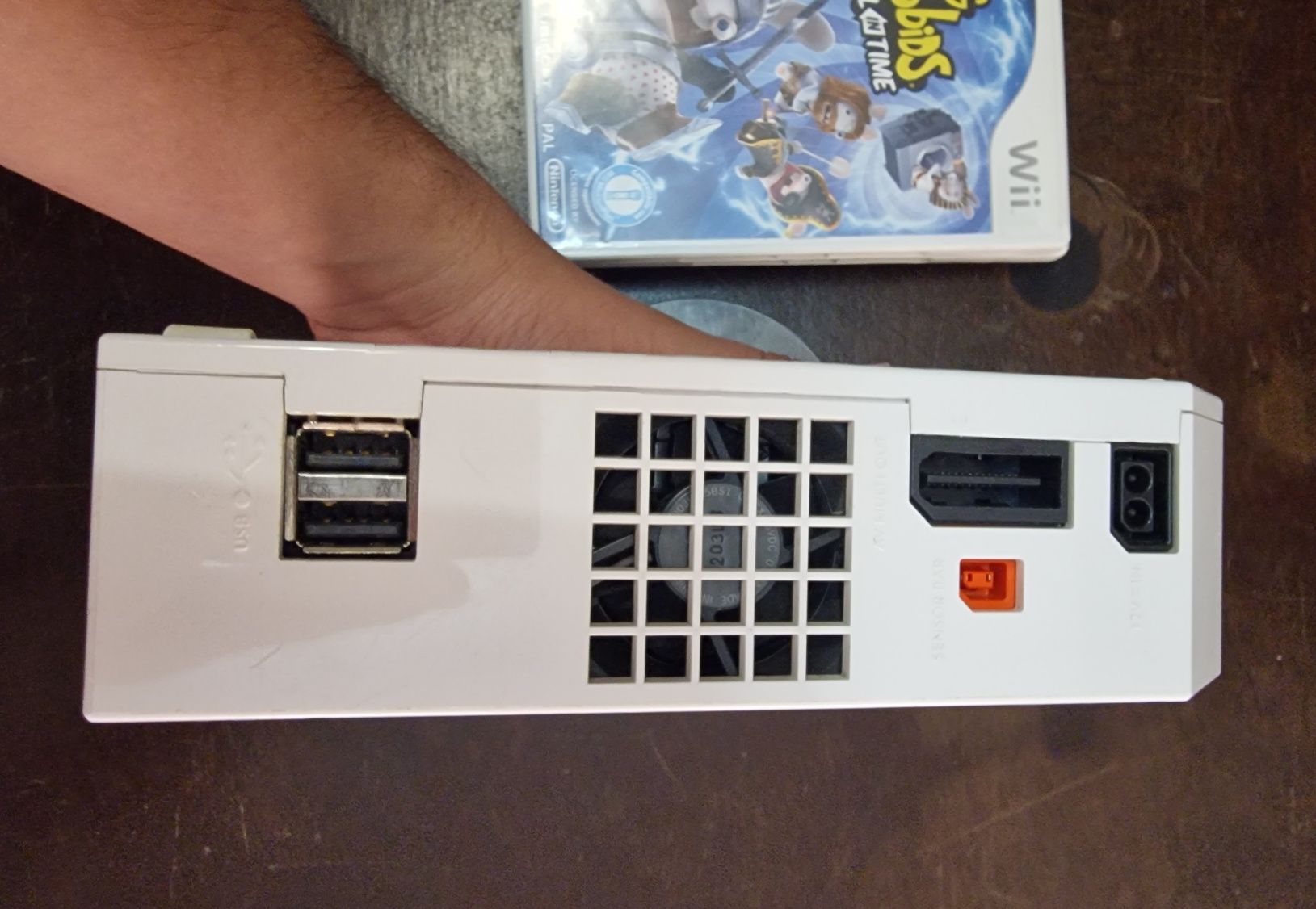 Nintendo wii +2 comandos +3 jogos