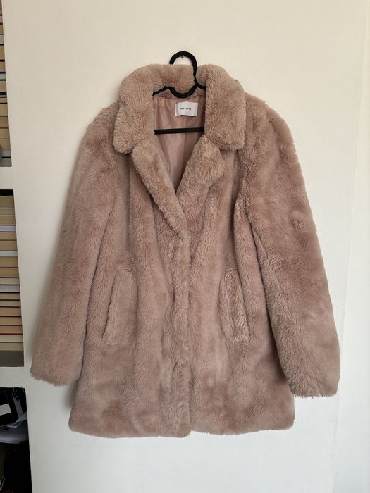 Damskie różowe sztuczne futerko Reserved na jesień i zimę