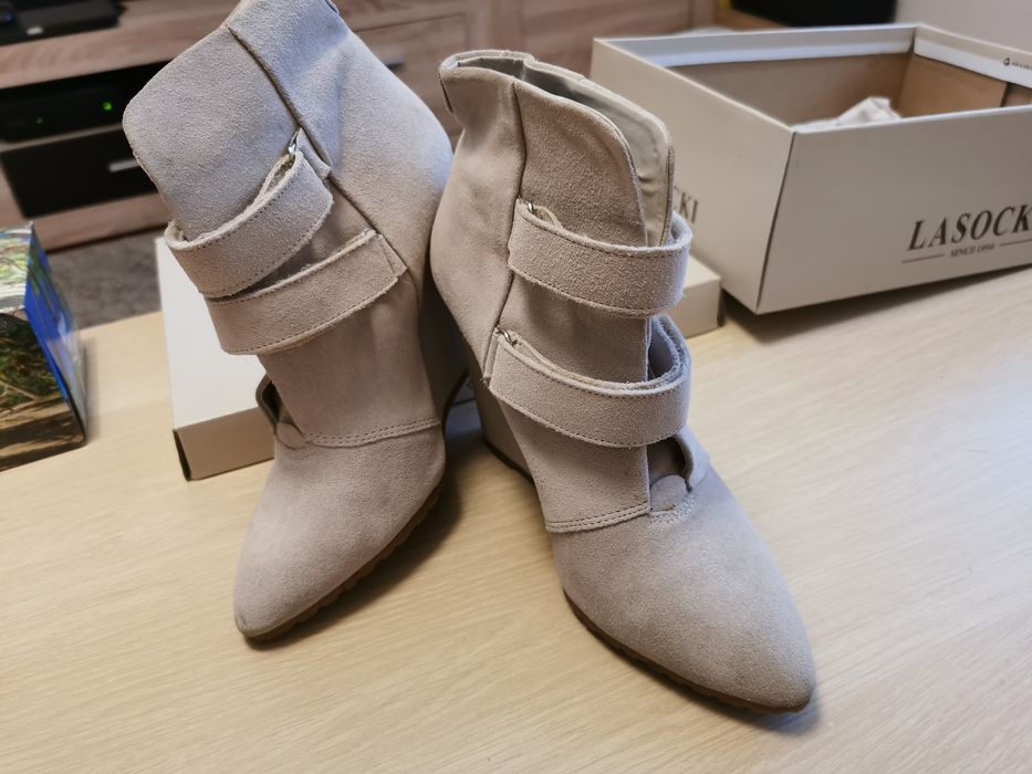Botki na koturnie roz 38 sztyblety Stradivarius