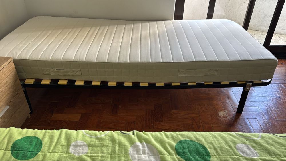 Vendo 2 cama e colchões IKEA