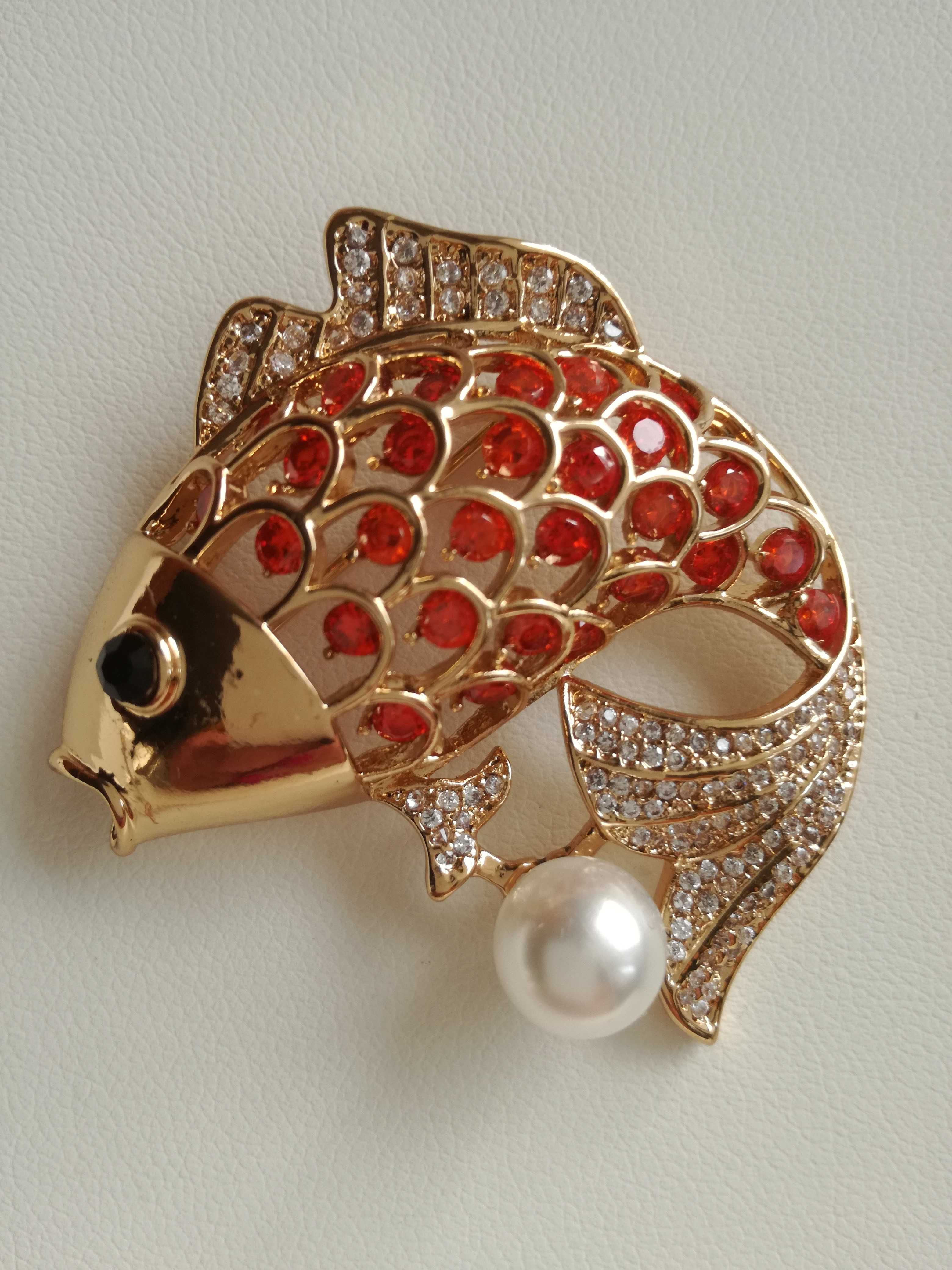 USA_BROSZKA/ZAWIESZKA_nieszablonowa biżuteria- złota rybka z perłą