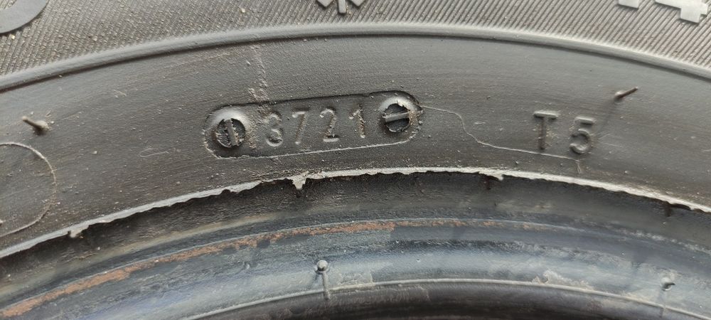 Opony zimowe z 2021r 8mm 145/80/13 Kormoran 6N