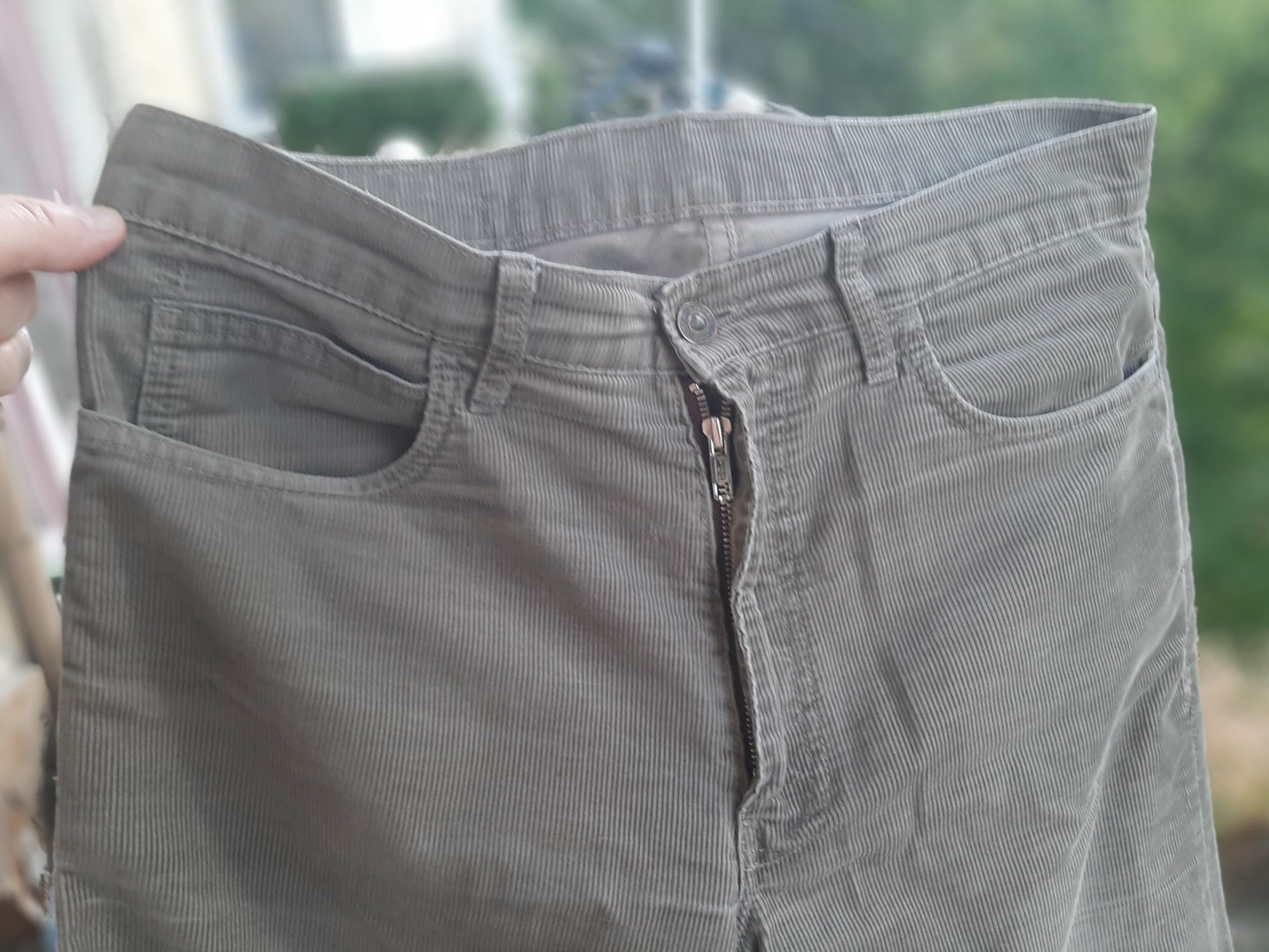 Брюки Levi's. Вельветові.