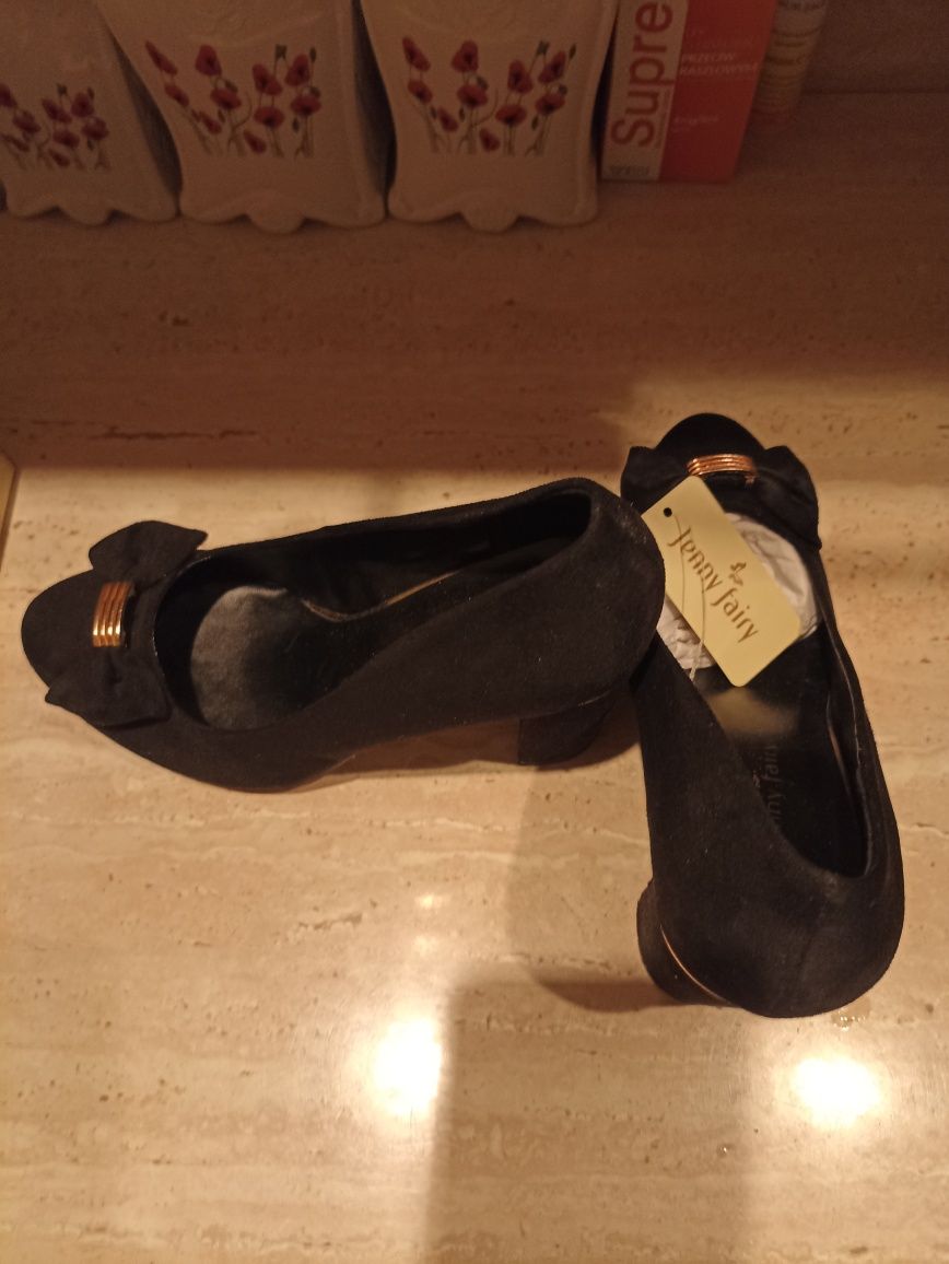 Nowe czarne pantofle rozmiar 38