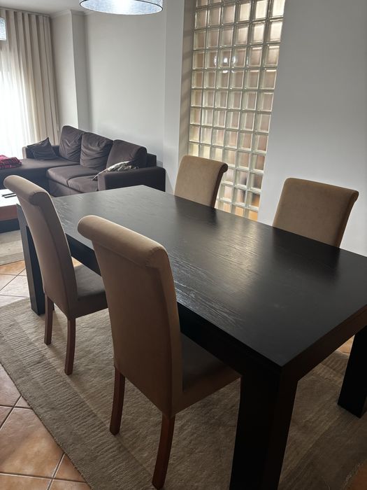 Sala de Jantar (Aparador, Mesa extensível e Cadeiras)