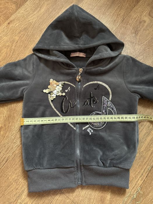 Велюровый теплый костюм для девочки 104р.