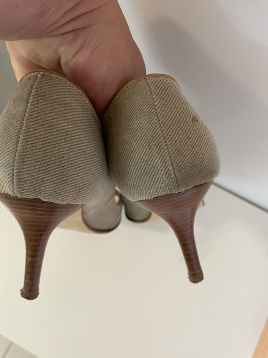 Pantofle Signature włoskie skóra naturalna szpilki otwarte palce