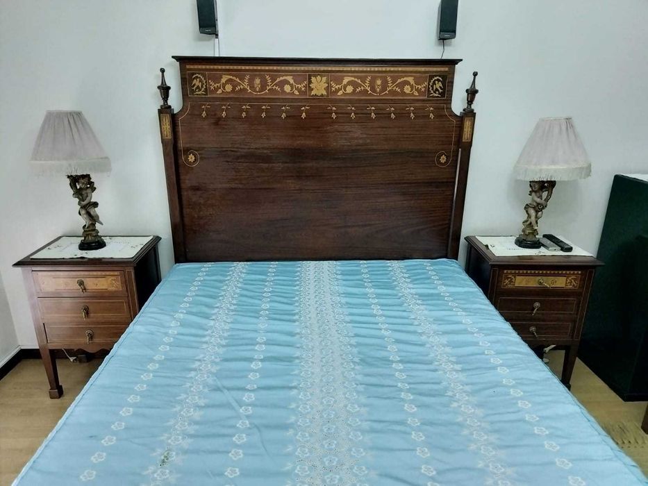 Cama de Casal com Mesinhas de Cabeceira -  Excelente Estado