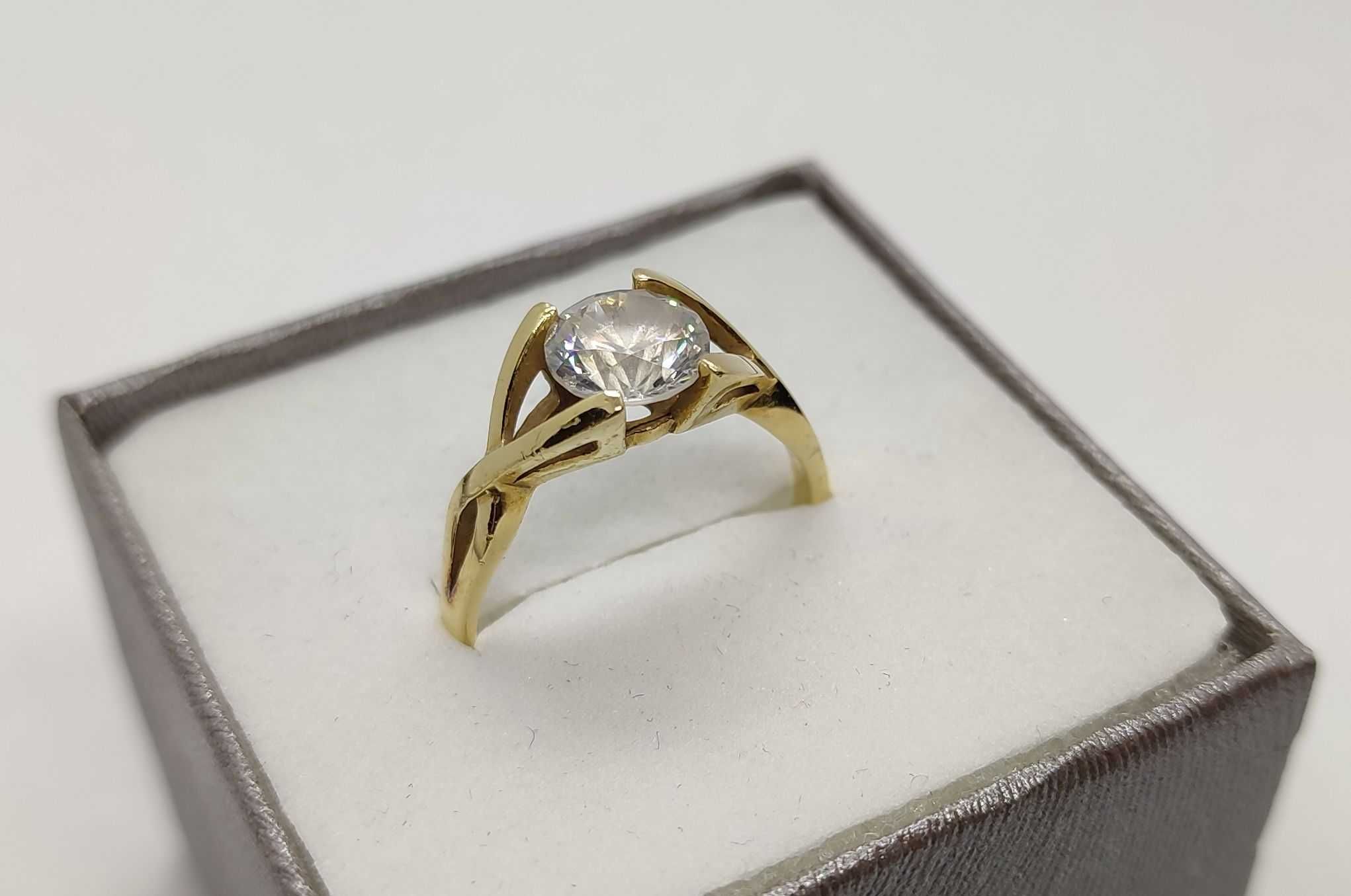 Złoty pierścionek ze ślicznym kamieniem 3,67g p585 r.19 / LID złoto