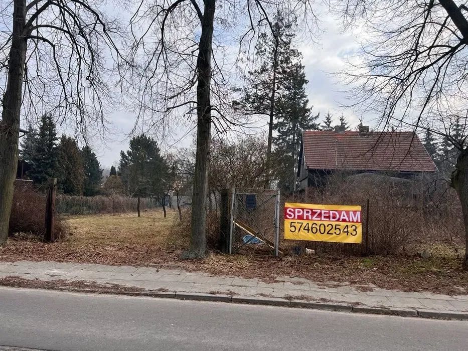 Łódź Górna ul. Konna 6 działka budowlana z domkiem drewnianym 599m2.