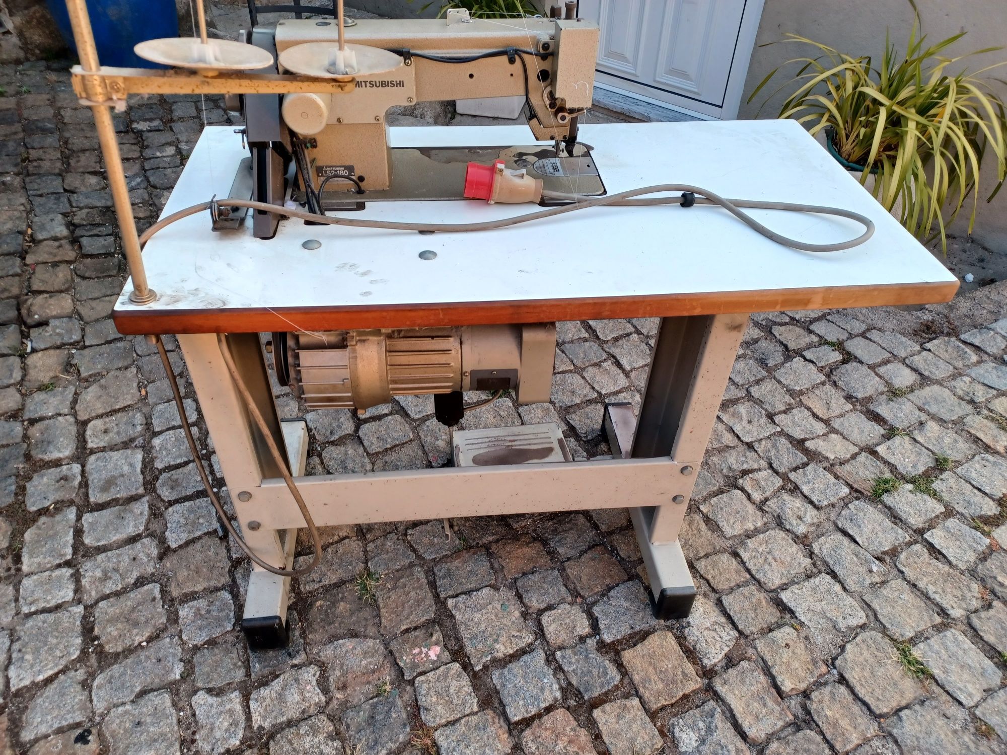 Maquina de custura industrial Mitsubishi