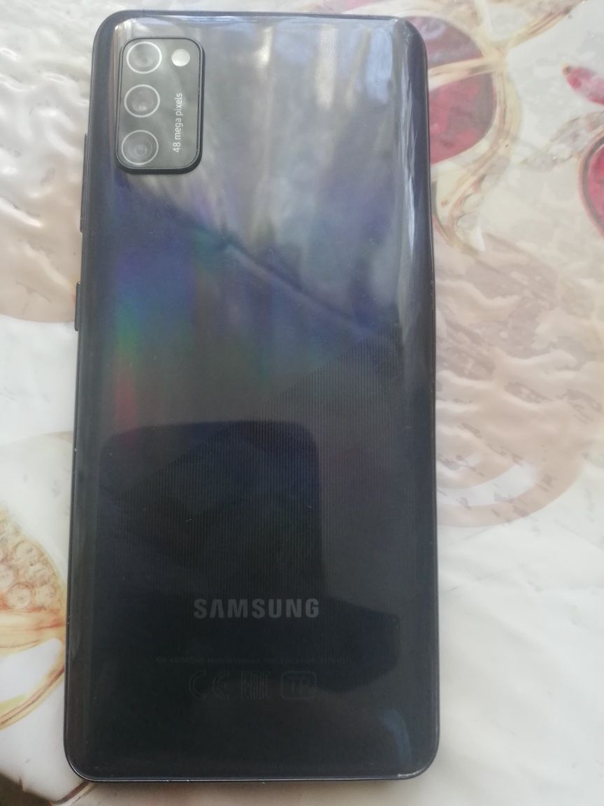 SAMSUNG A03S може кому потрібно на запчастини.