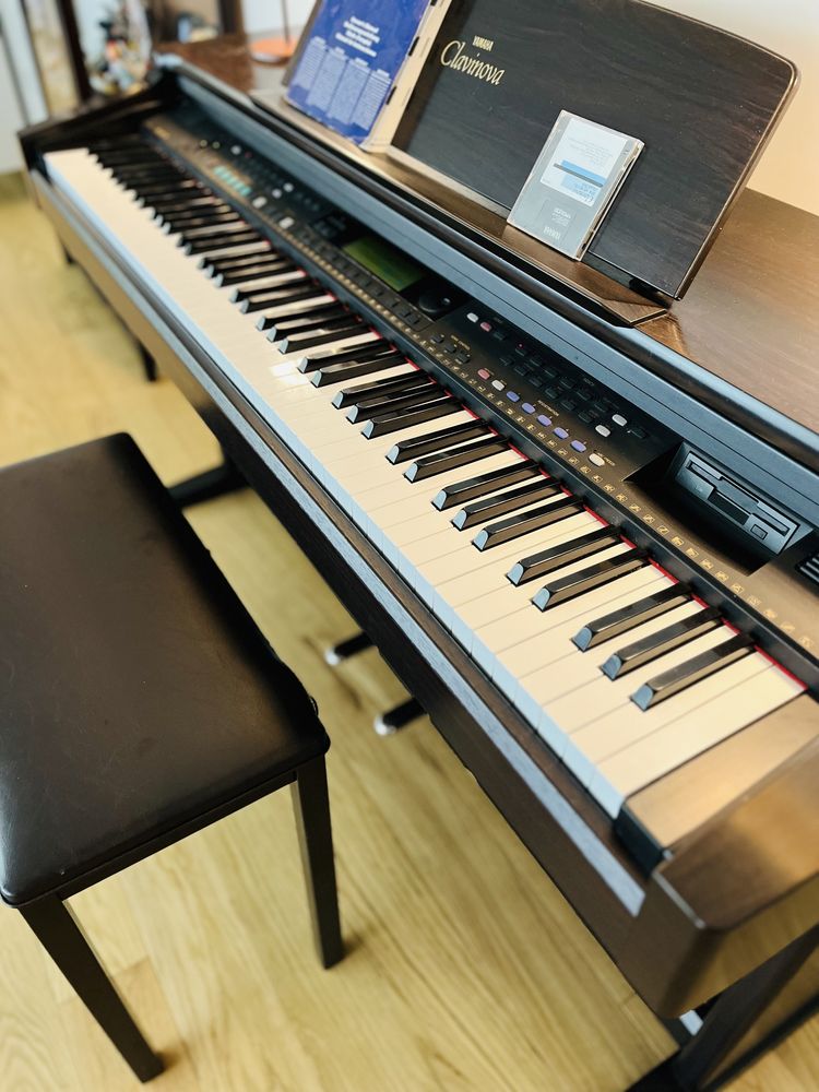 Piano elétrico Yamaha Clavinova