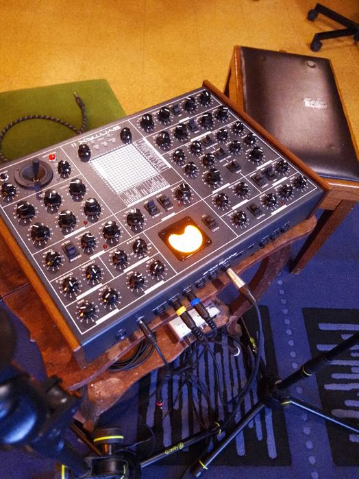 Syntrx II como novo. Aceito trocas