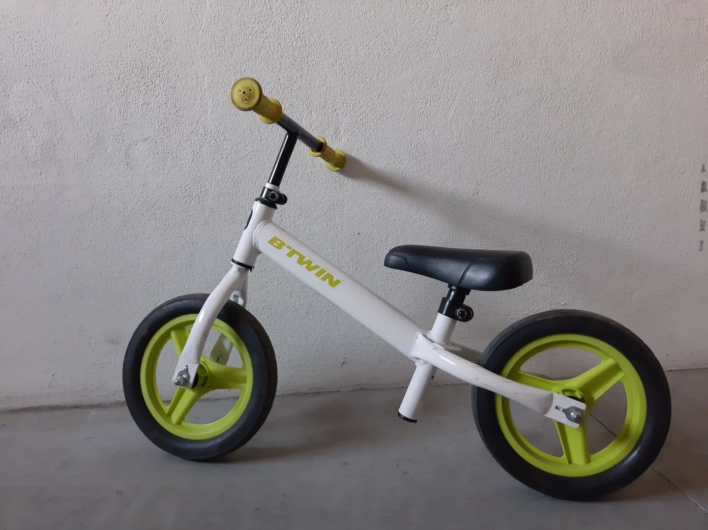 Bicicleta de equilíbrio sem pedais