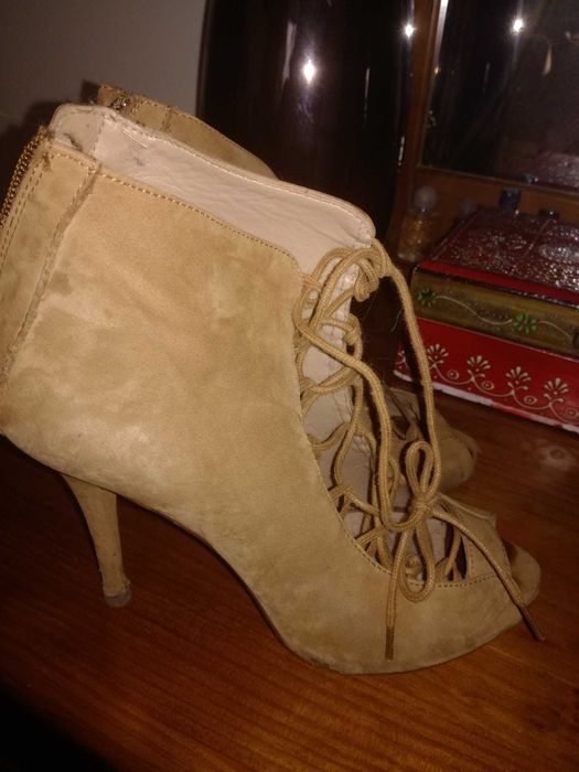 Sapatos Zara abotinados