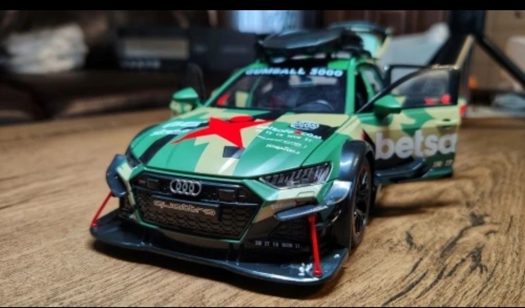 Колекційна Модель автомобіля Audi RS6 quattro 1:24