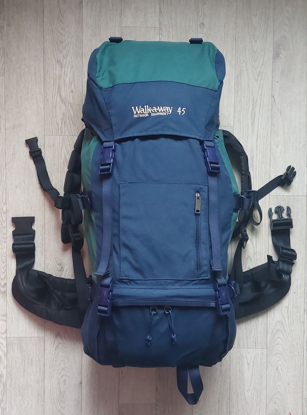 Рюкзак б/у Walk-a-way 45L, с дождевиком.