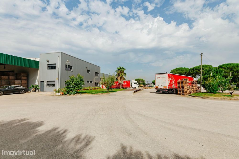 Armazém industrial equipado em Pegões, Montijo.