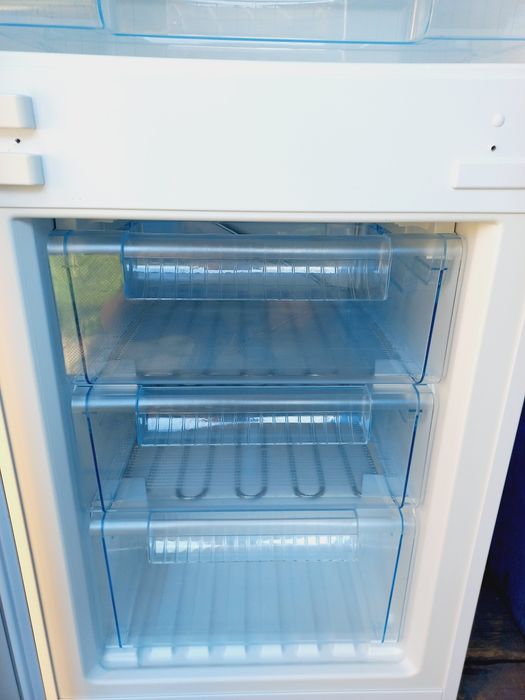 Lodówka Do Zabudowy 2-letnia Stan Idealny 100% Sprawna Transport