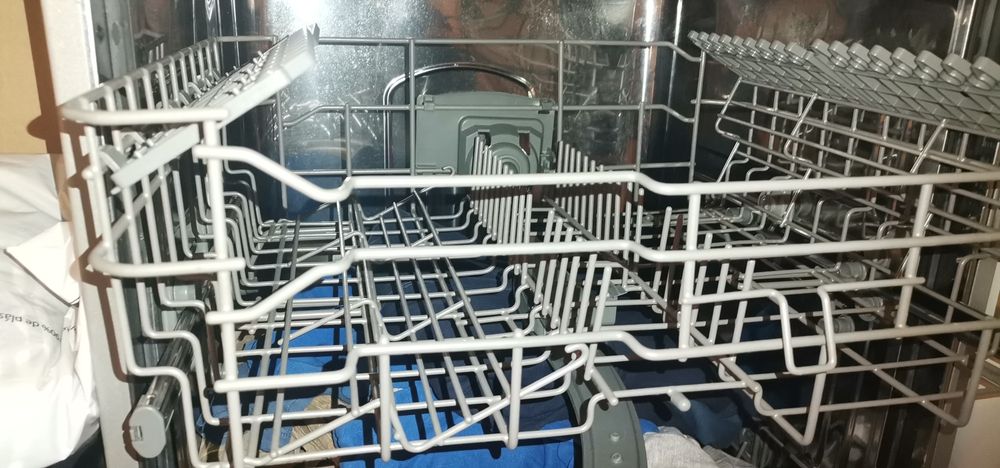 Máquinas de lavar roupa e lavar loiça