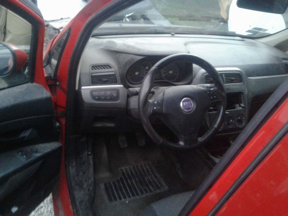 Fiat Grande Punto Silnik 1.4 Benzyna Osprzęt Silnika Skrzynia Ssący