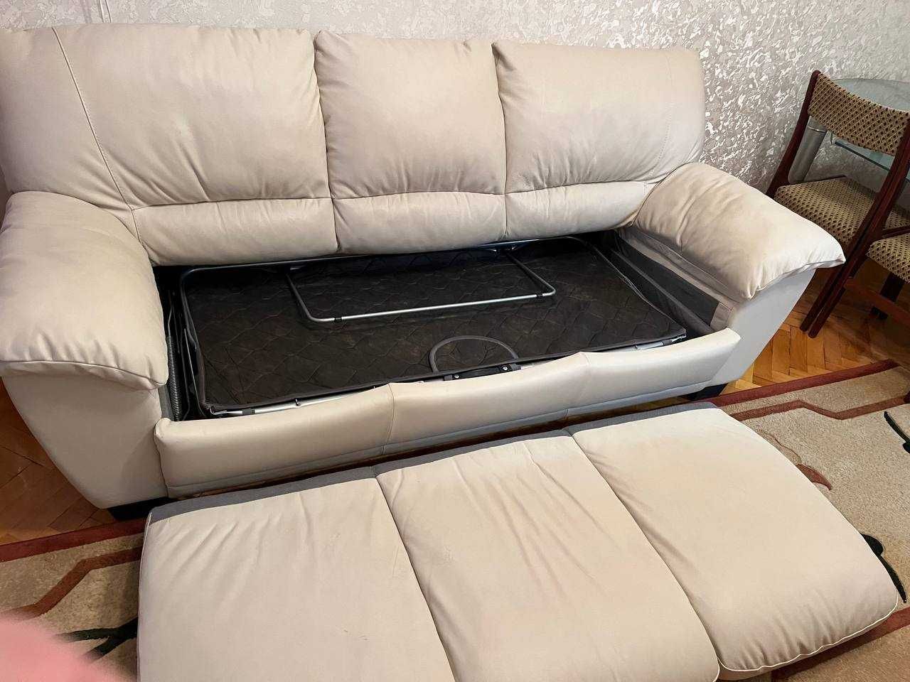 Итальянский кожаный диван ITALSOFA. Раскладной. Молочно-бежевый