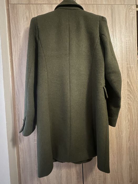 Ciemnozielony / oliwkowy wełniany płaszcz zimowy damski Stradivarius S