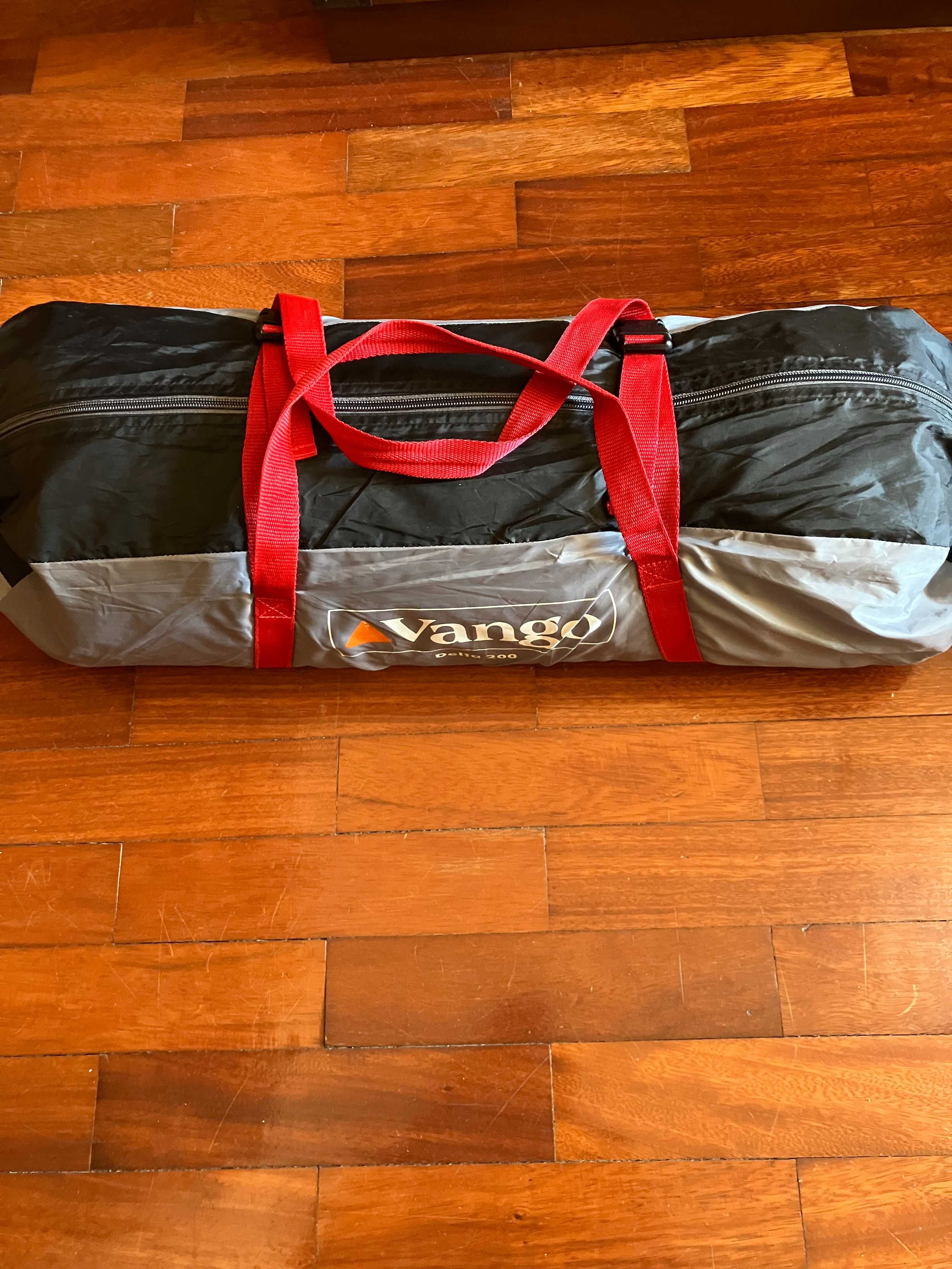 Kit campismo, com tenda, saco cama e vários utensílios necessários