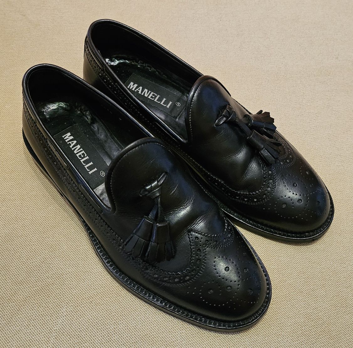 Mocassins wingtip perfurados pretos