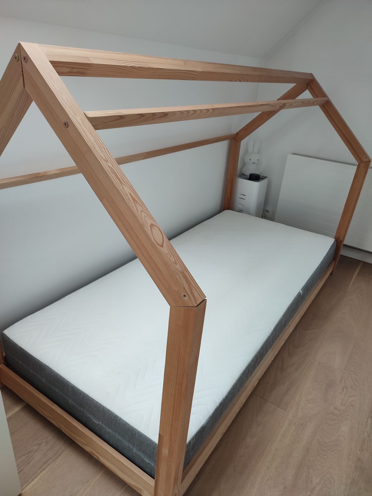Łóżko domek drewniany 90x200