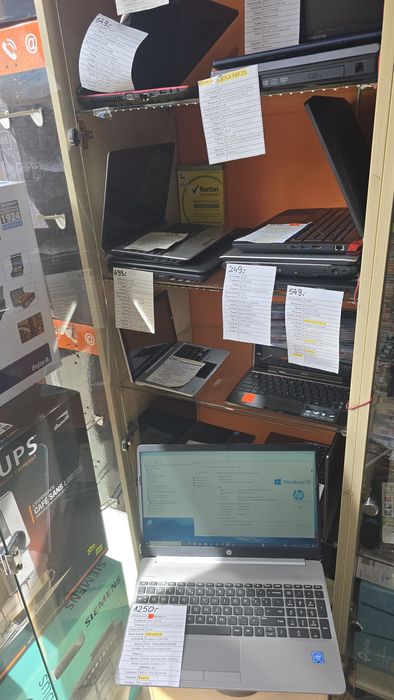 Laptop HP 250 G8, SSD 256GB,  RAM 8GB, WIN 10, BDB STAN, Kamera