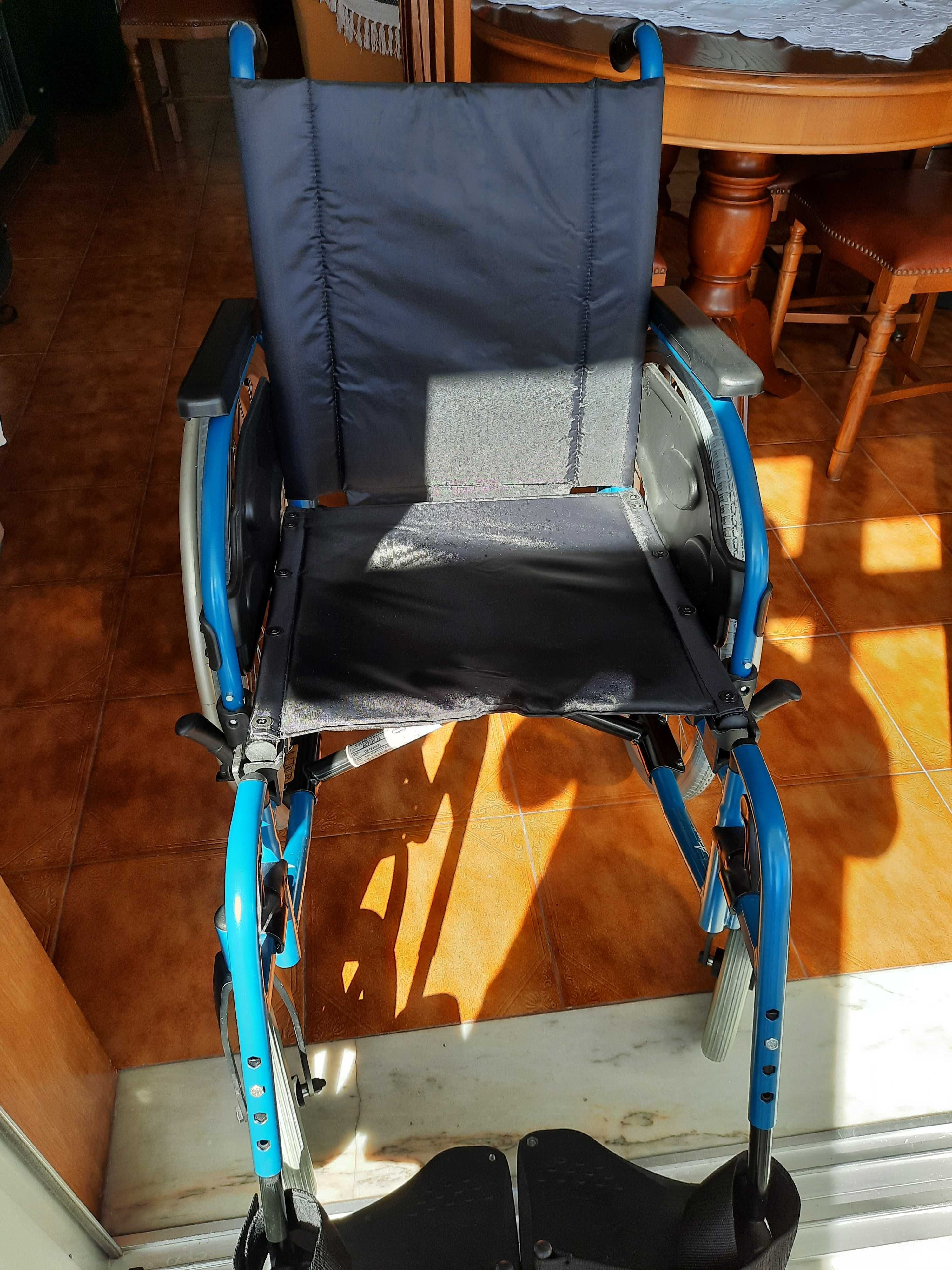 Cadeira de Rodas Invacare - Praticamente Nova