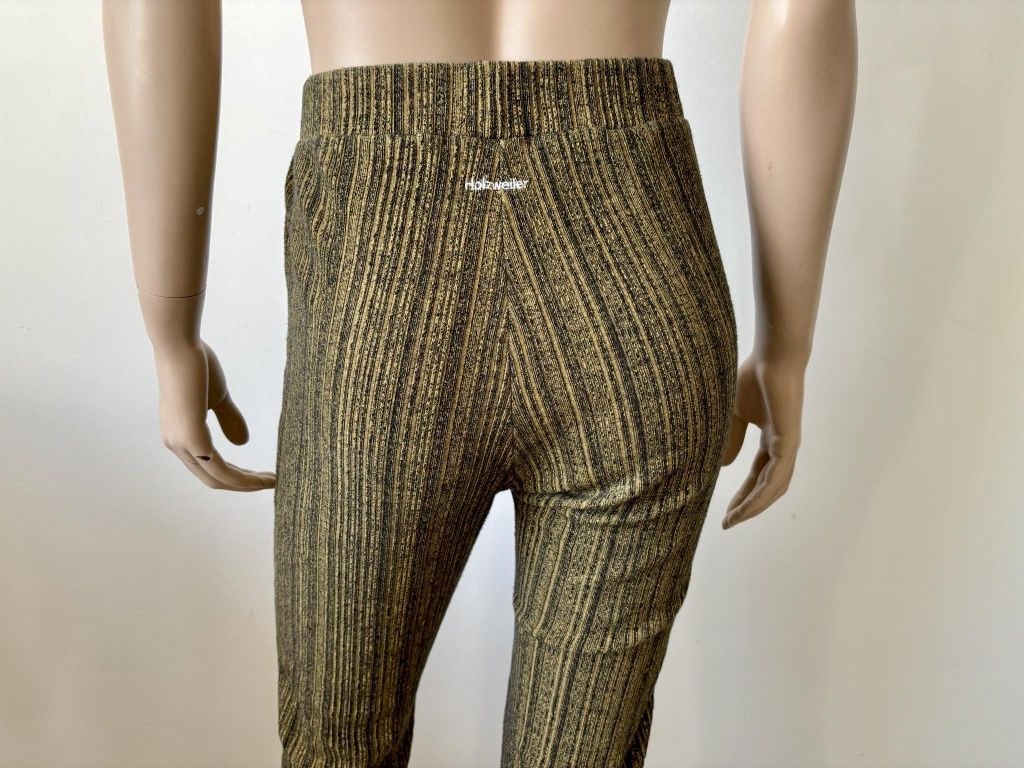 Holzweiler spodnie damskie M/L
rozmiar:M/L
Kolor:złoto czarne
Stan:ide