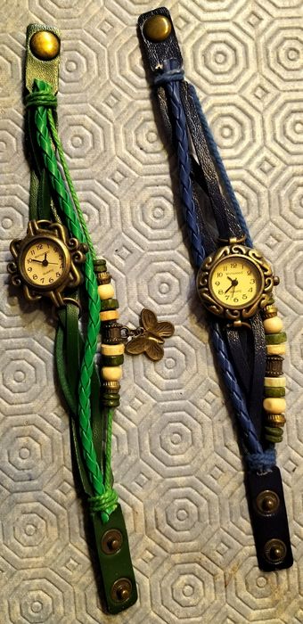 Vendo relógios com pulseiras
