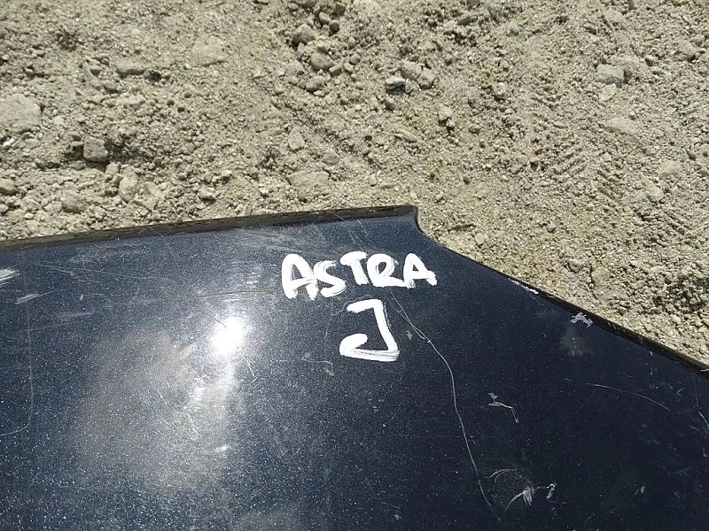 Błotnik prawy przedni Opel Astra J IV