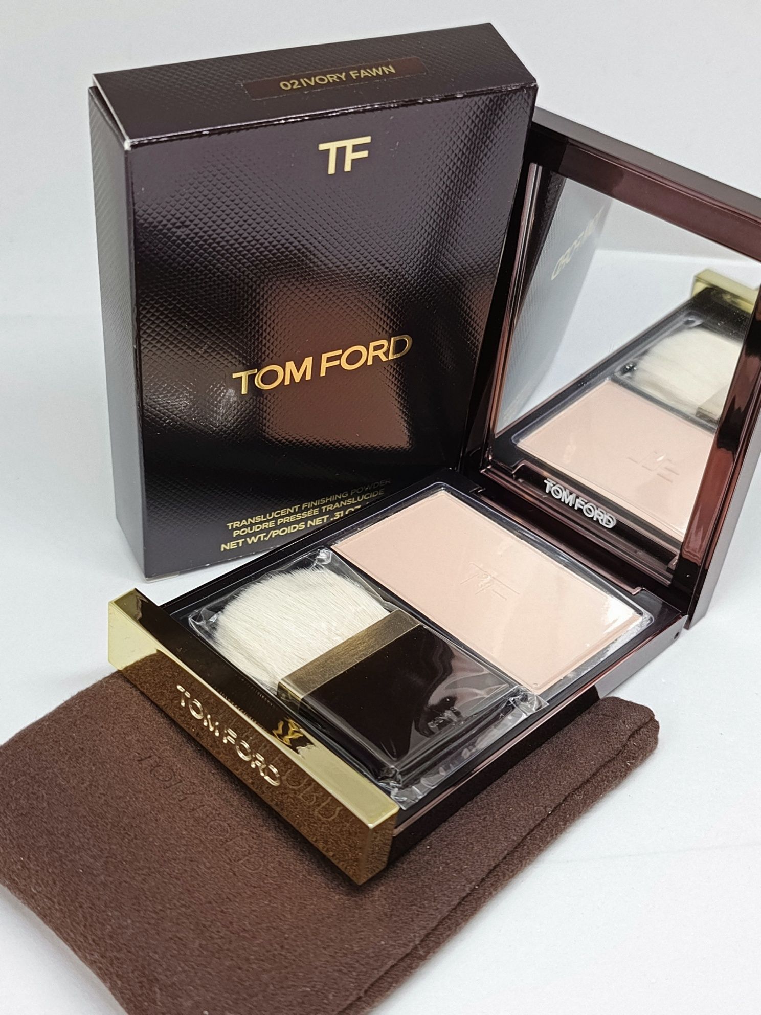 Tom Ford puder wykończeniowy 02 Ivory Fawn z lusterkiem