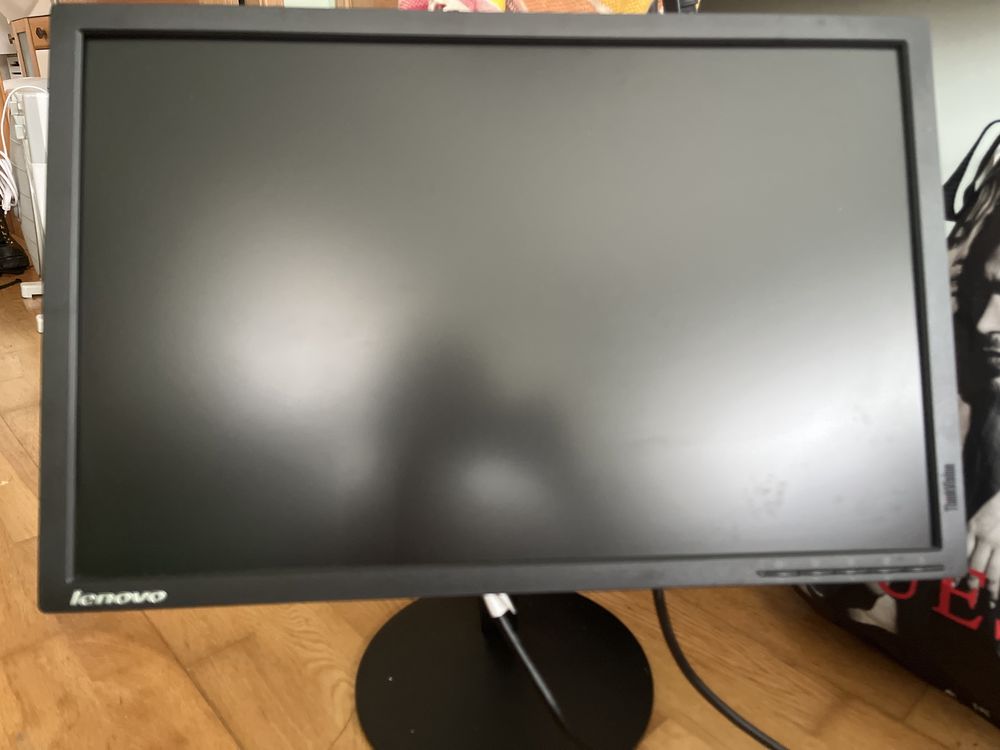 Monitor LCD Lenovo ThinkVision Preto + oferta câmara