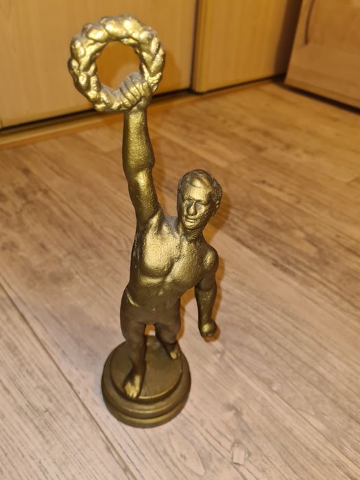 Figurka z brązu olimpijczyk
