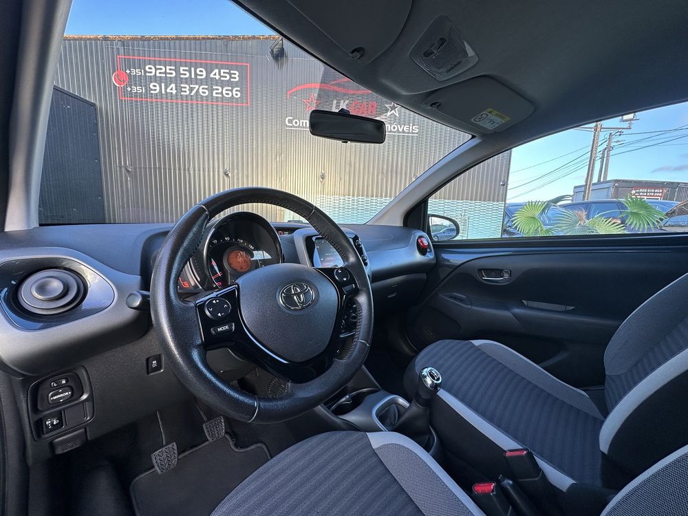 Toyota Aygo 1.0 X-Play +  X-touch  ‘ GARANTIA ‘