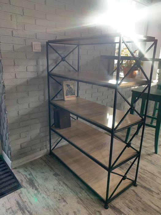 В продаже кованый стеллаж