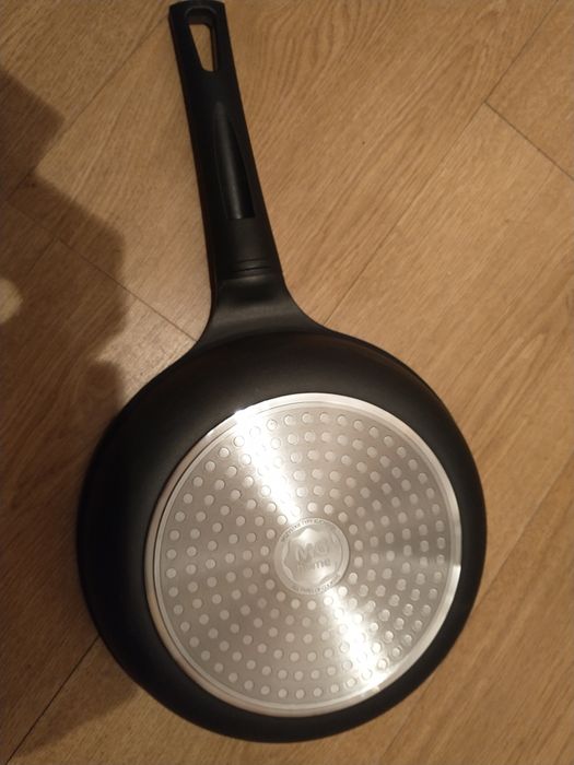 Nowa patelnia średnica 24cm