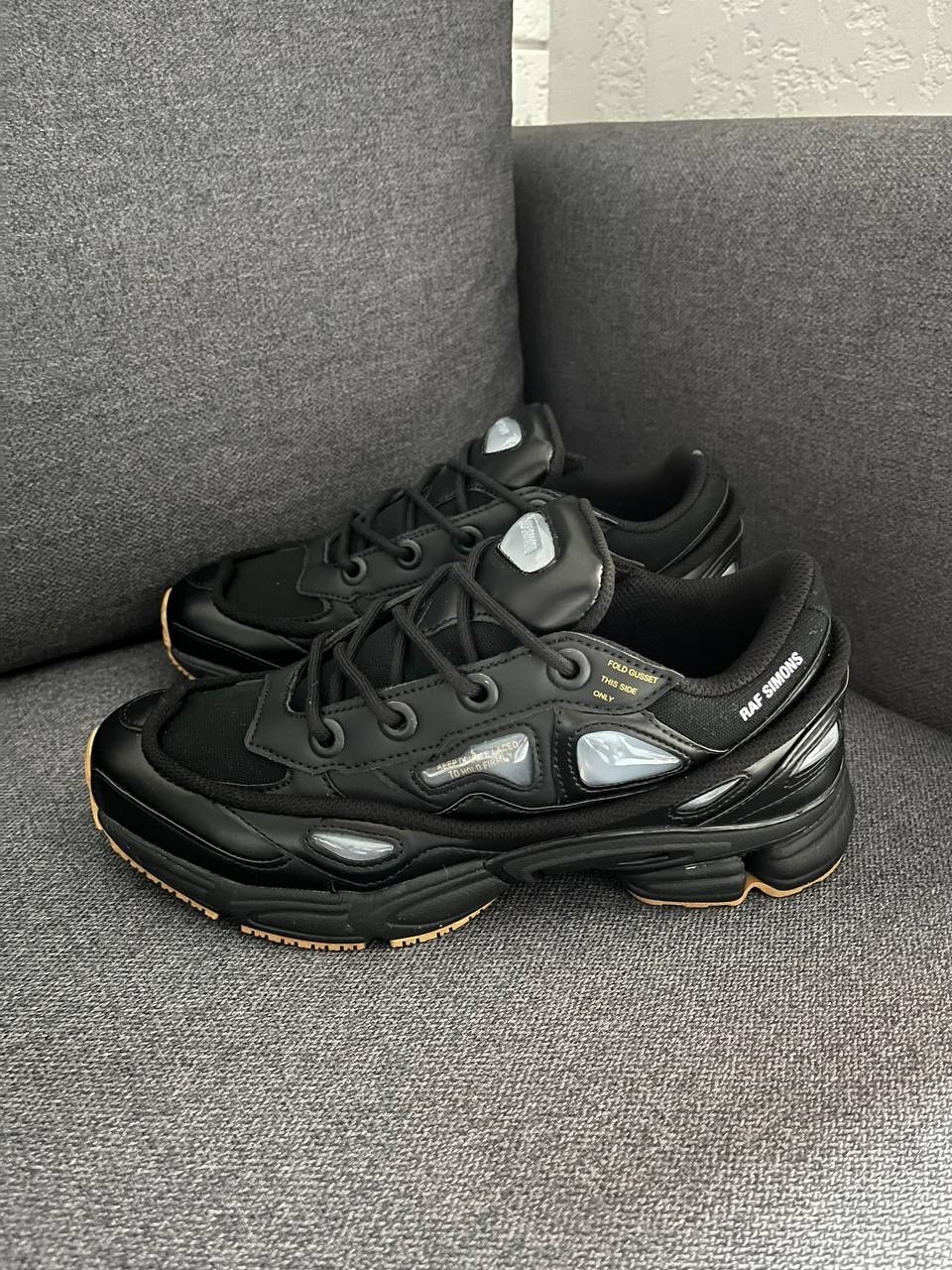 6 кольорів Adidas x Raf Simons Ozweego