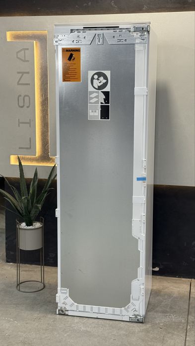 Сама топова вбудована морозильна камера. FNS 7794D. ActiveDoor