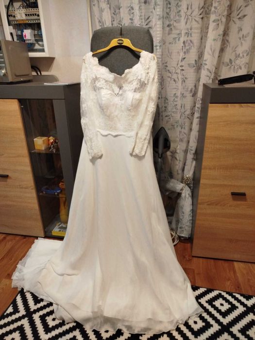 Свадебное платье со шлейфом