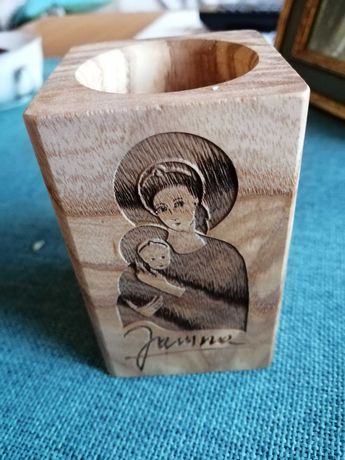 świecznik drewniany z Matką Boską