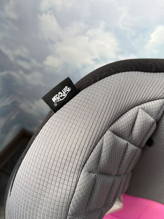 Дитяче рожеве автокрісло Safcom з додатковим боковим захистом